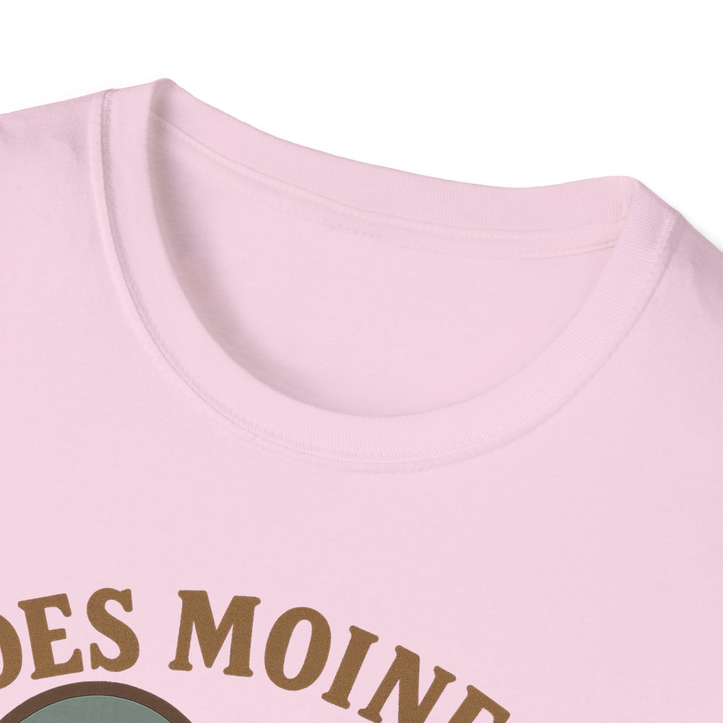 Fall in Love with Des Moines: Unisex Soft Tee Celebrating Iowa's Capital with Heart