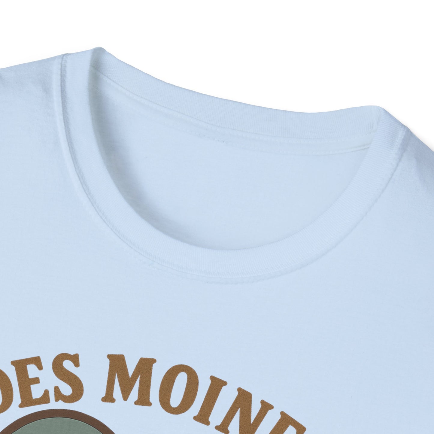 Fall in Love with Des Moines: Unisex Soft Tee Celebrating Iowa's Capital with Heart