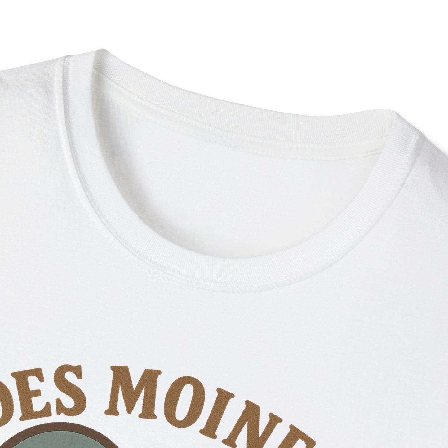 Fall in Love with Des Moines: Unisex Soft Tee Celebrating Iowa's Capital with Heart